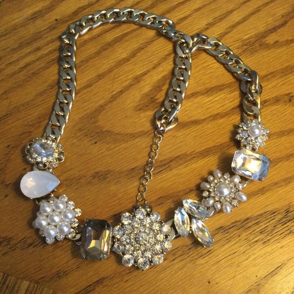 Rhinestone and faux pearl statement necklace - Picture 1 of 4